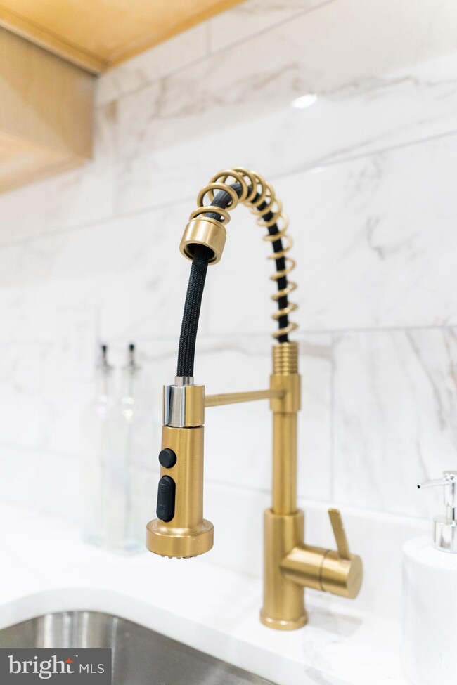 2720 Ellicott Dr, Baltimore, MD 21216 - photo 6