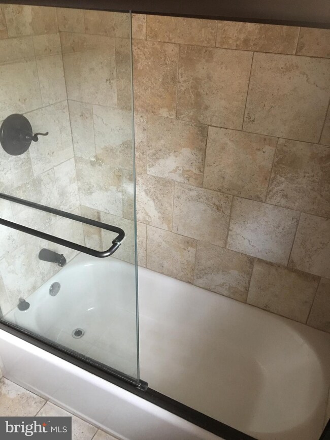 13026 Maple View Ln, Fairfax, VA 22033 - photo 7