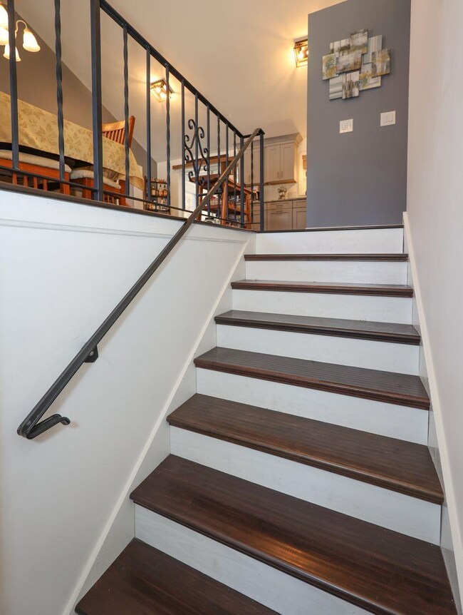 10 Bowman Ct, MerriMacK, NH 03054 - photo 2