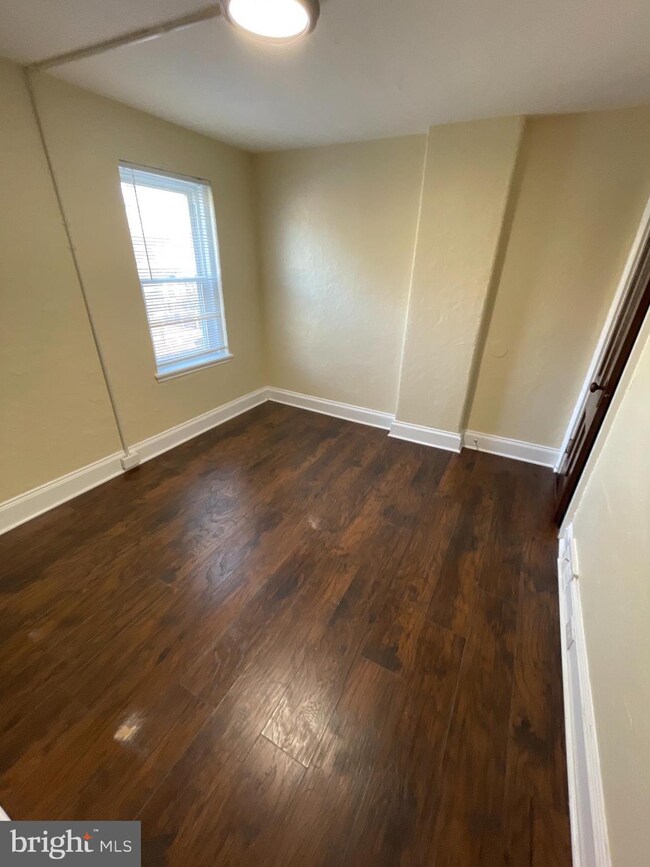 1075 Trent Rd, Camden, NJ 08104 - photo 6