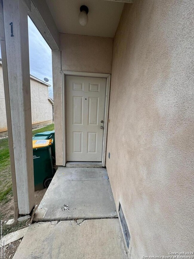 10815 Mathom Landing unit 1, Universal City, TX 78148 - photo 3