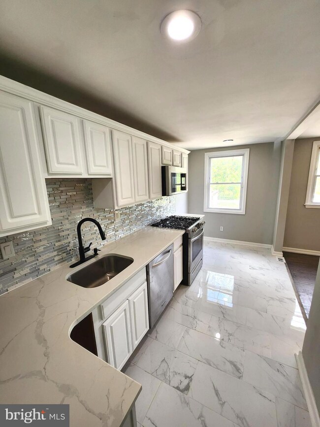 629 Tribet Place, Darby, PA 19023 - photo 5