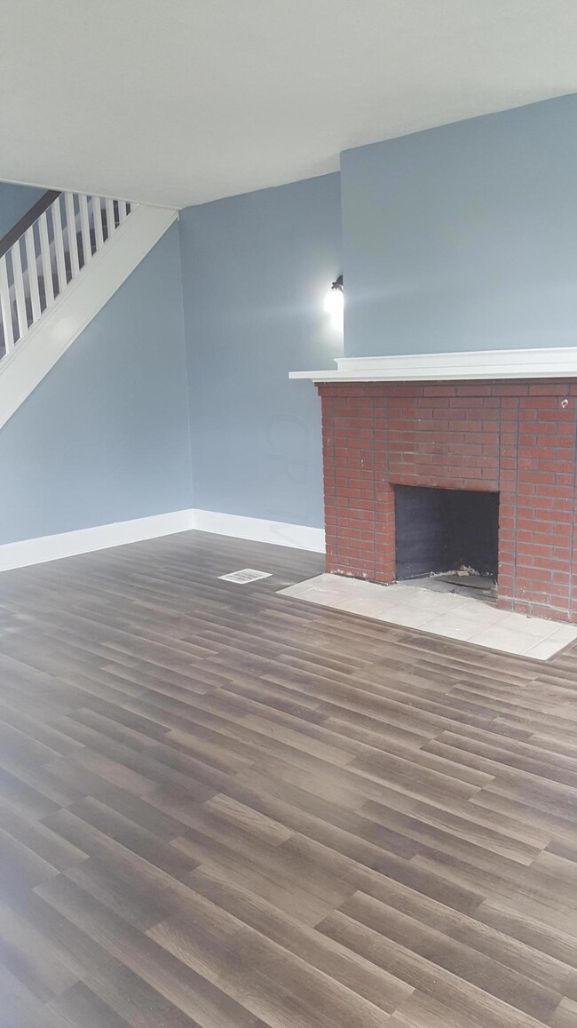 449 E Walnut St, Lancaster, OH 43130 - photo 2