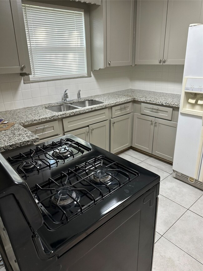 4823 Arvilla Ln, Houston, TX 77021 - photo 4