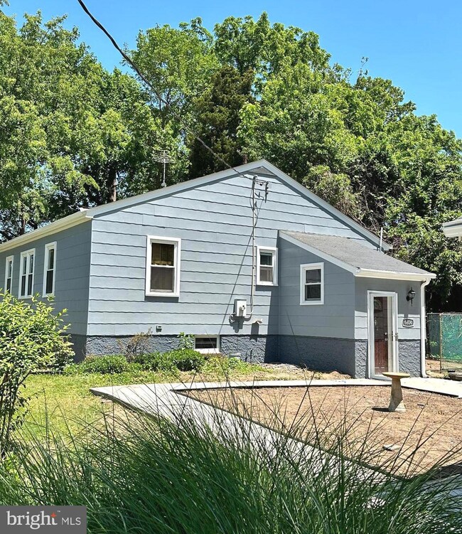 6804 Gunder Ave, Middle River, MD 21220 - photo 2