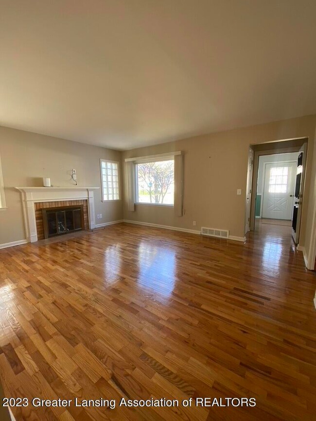 1315 Berten St, Lansing, MI 48910 - photo 3