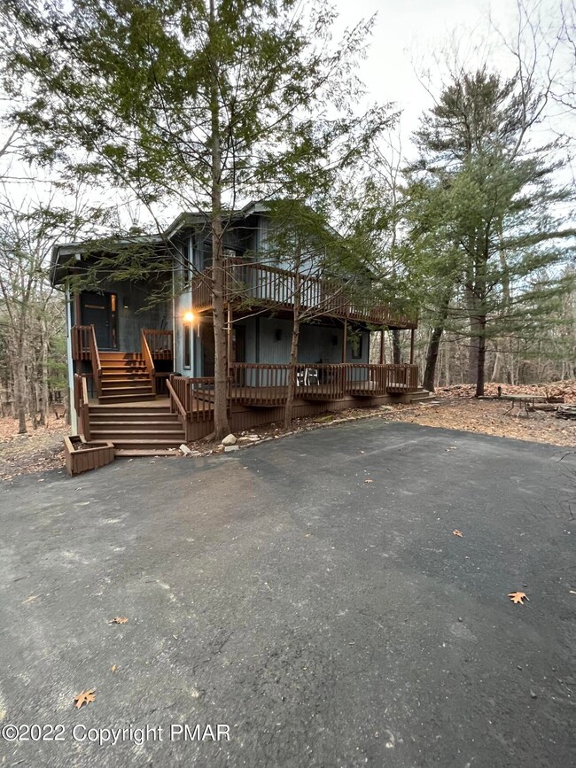 5371 Woodbridge Dr E, Bushkill, PA 18324 - photo 4