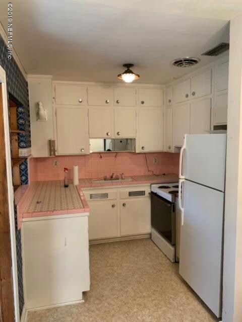 6341 Cherry Laurel Dr, Jacksonville, FL 32210 - photo 6