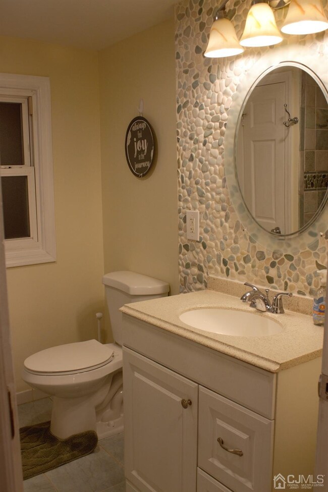 2nd Floor Bathroom