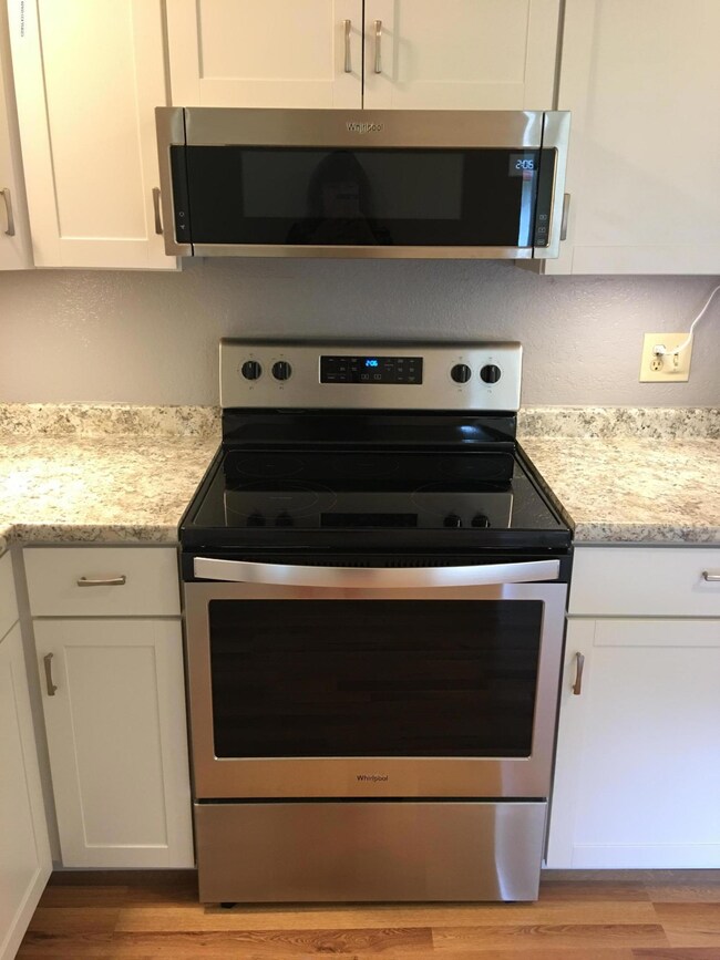 new kitchen microwave and stove