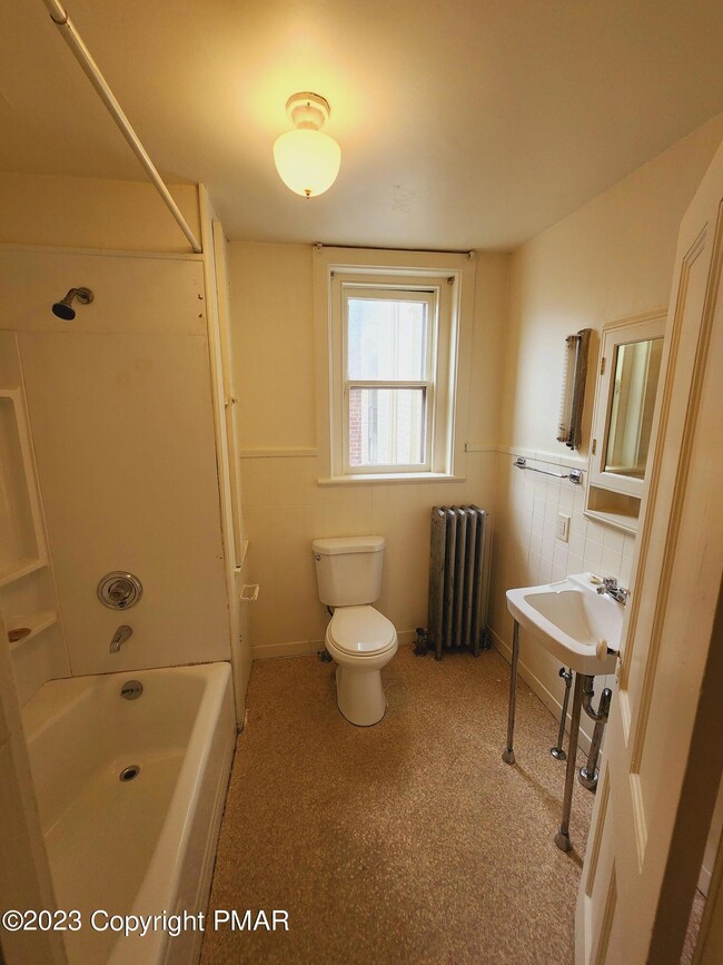 39 N 7th St unit 203, Stroudsburg, PA 18360 - photo 6