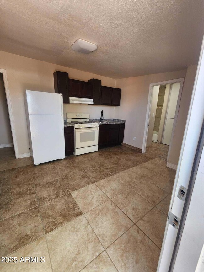 3546 W Roosevelt St, Phoenix, AZ 85009 - photo 4