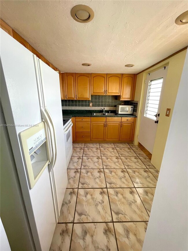 Byron Gardens Condominium unit 704, Miami Beach, FL 33141 - photo 4