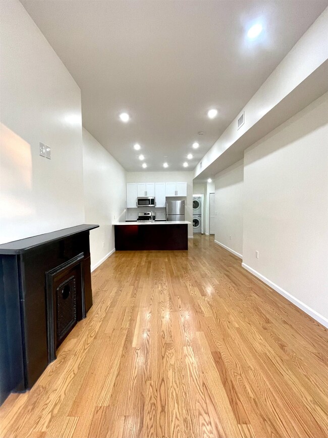 662 Bergen Ave unit 1, Jersey City, NJ 07304 - photo 2