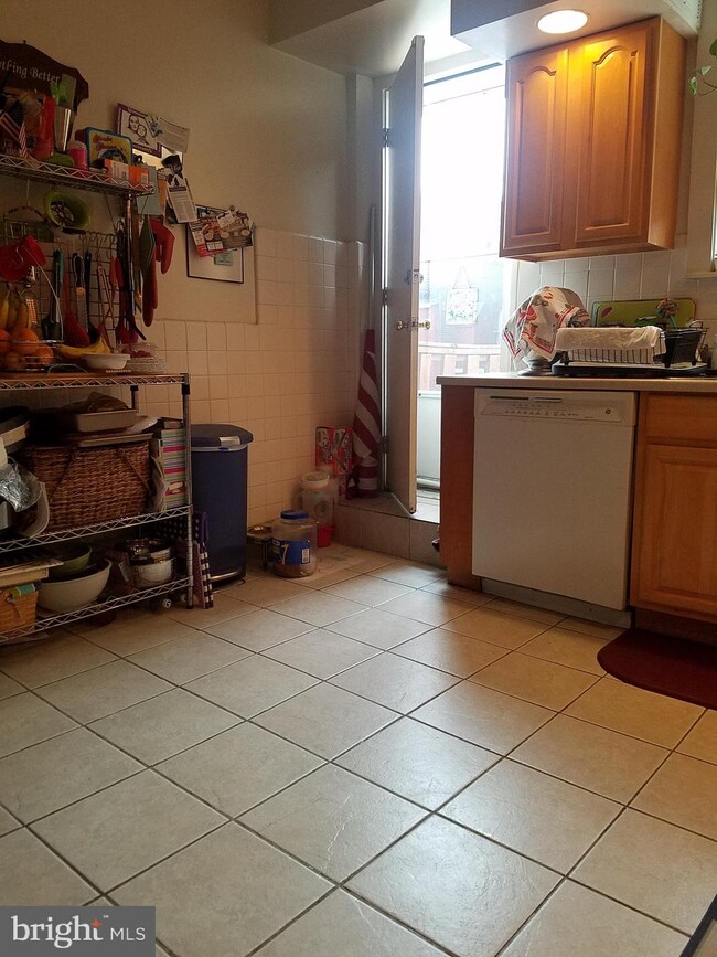 3552 Chippendale St, Philadelphia, PA 19136 - photo 5