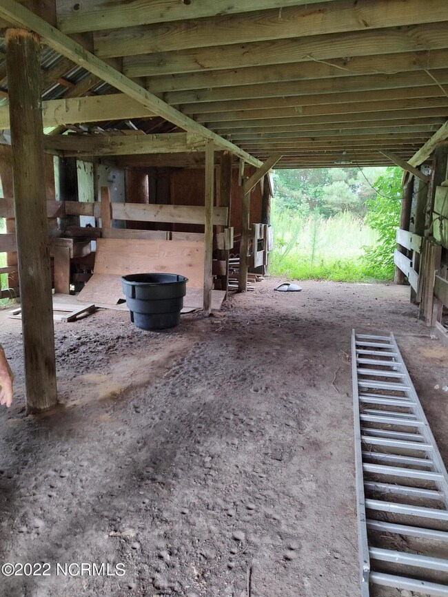 barn 02