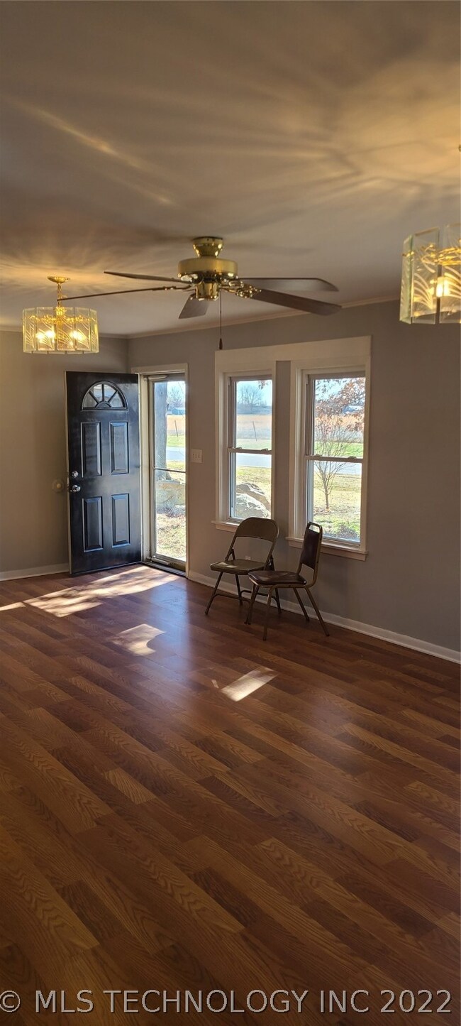 323 W Cherokee St, Sperry, OK 74073 - photo 5