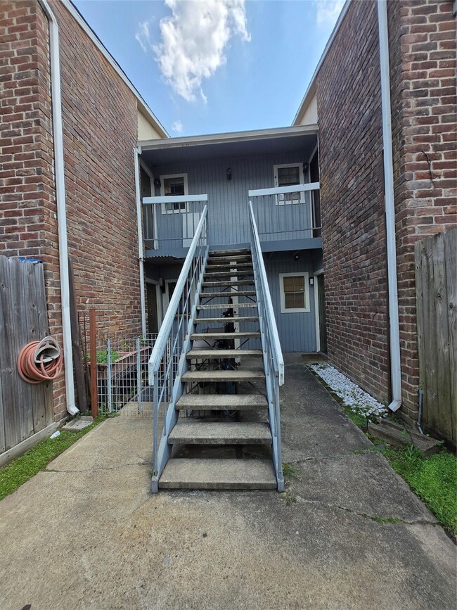 9550 Deering Dr unit 408, Houston, TX 77036 - photo 2