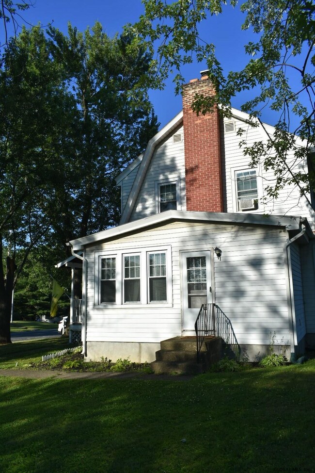 2 Hampton Ave, Rensselaer, NY 12144 - photo 2