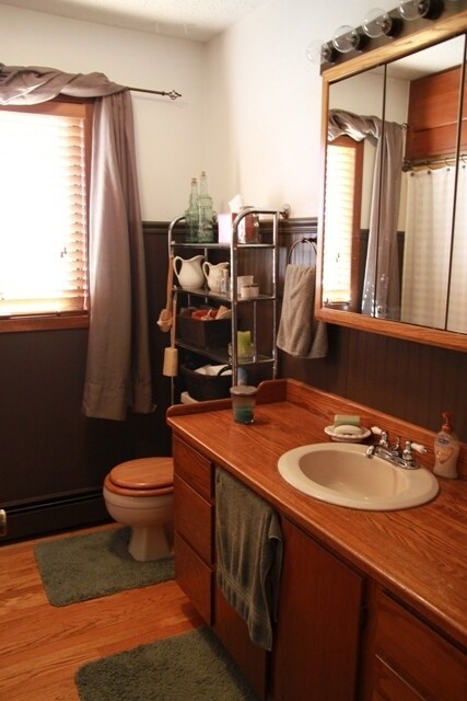 Upstairs Bathroom<|><|>