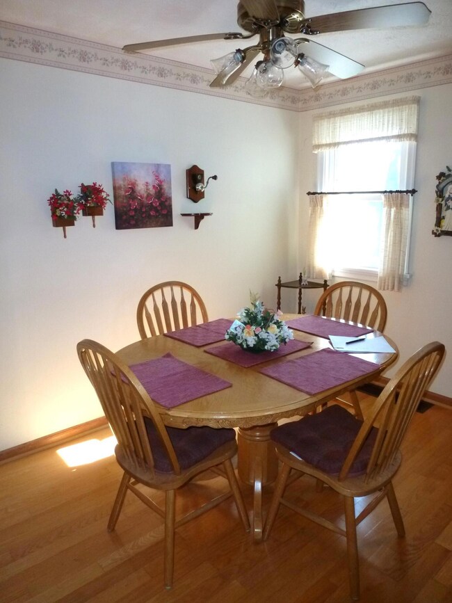 Eat-in Kitchen