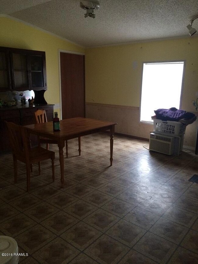 2009 Young Dr, Eunice, LA 70535 - photo 3
