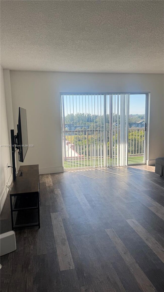 Manors of Inverrary unit 906, Lauderhill, FL 33319 - photo 3