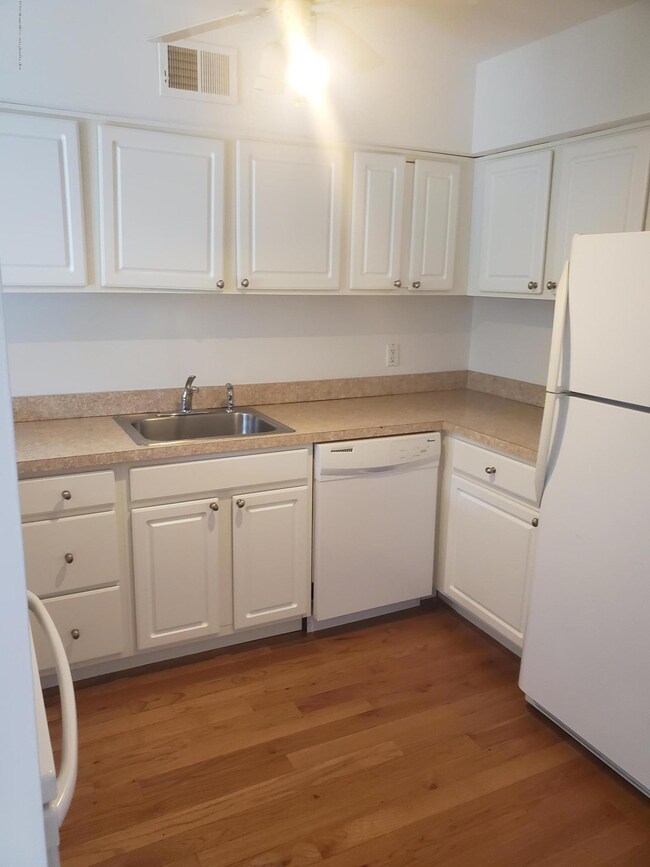 25 Meadow Ave unit 28, Monmouth Beach, NJ 07750 - photo 6