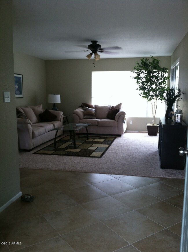 LIVING RM.