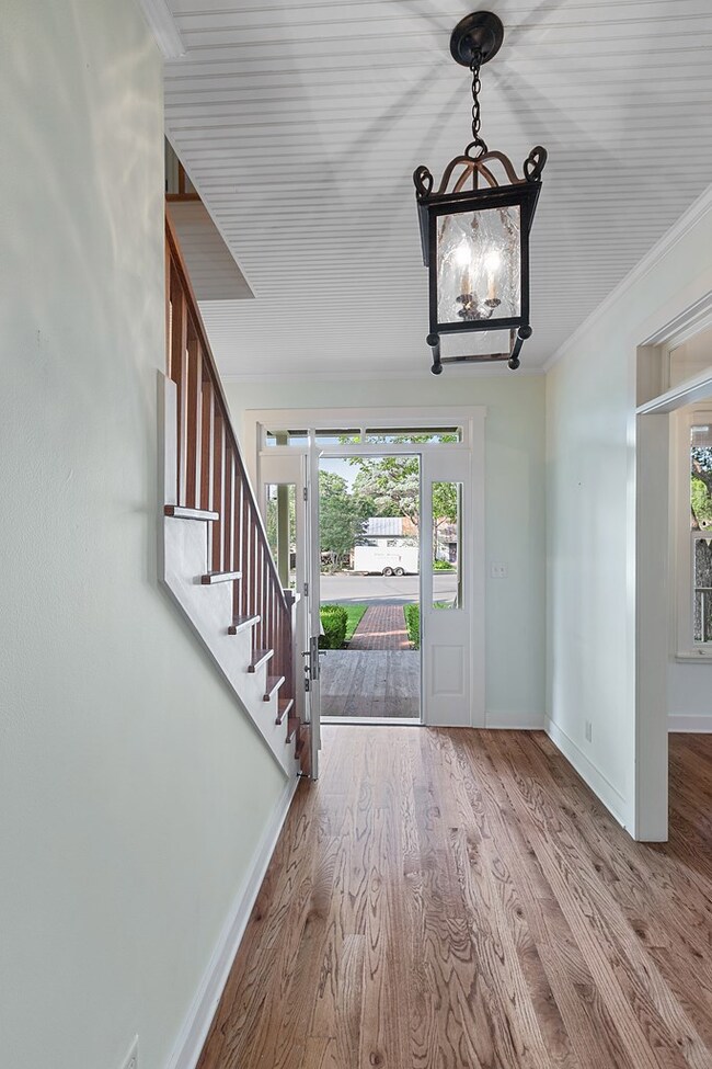 605 W Austin St, Fredericksburg, TX 78624 - photo 6