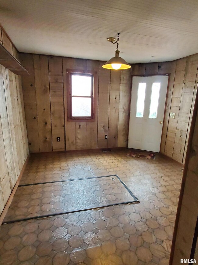 601 S Main St, Virginia, IL 62691 - photo 6