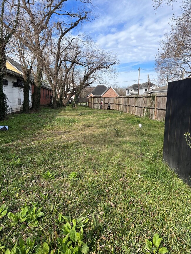 6520 Sidney St, Houston, TX 77021 - photo 2