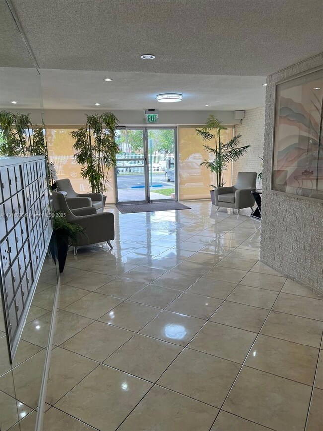 16801 NE 14th Ave unit 309, Miami, FL 33162 - photo 2