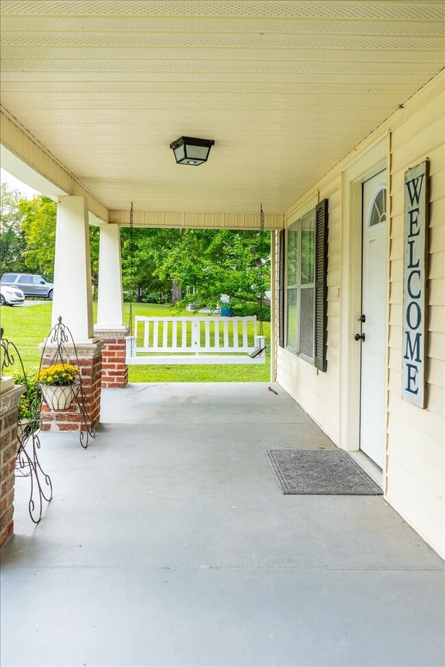 409 E Mclean St, Manchester, TN 37355 - photo 4