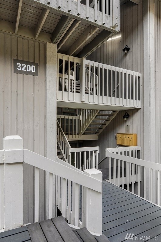 3200 80th Ave SE unit 4, Mercer Island, WA 98040 - photo 3