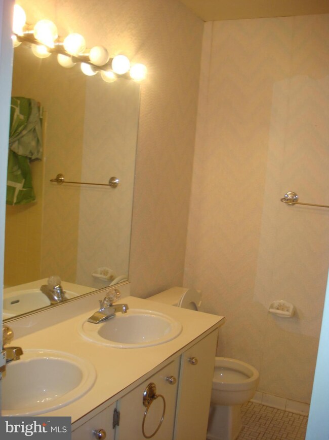 205 Erin Way unit 201, Reisterstown, MD 21136 - photo 5