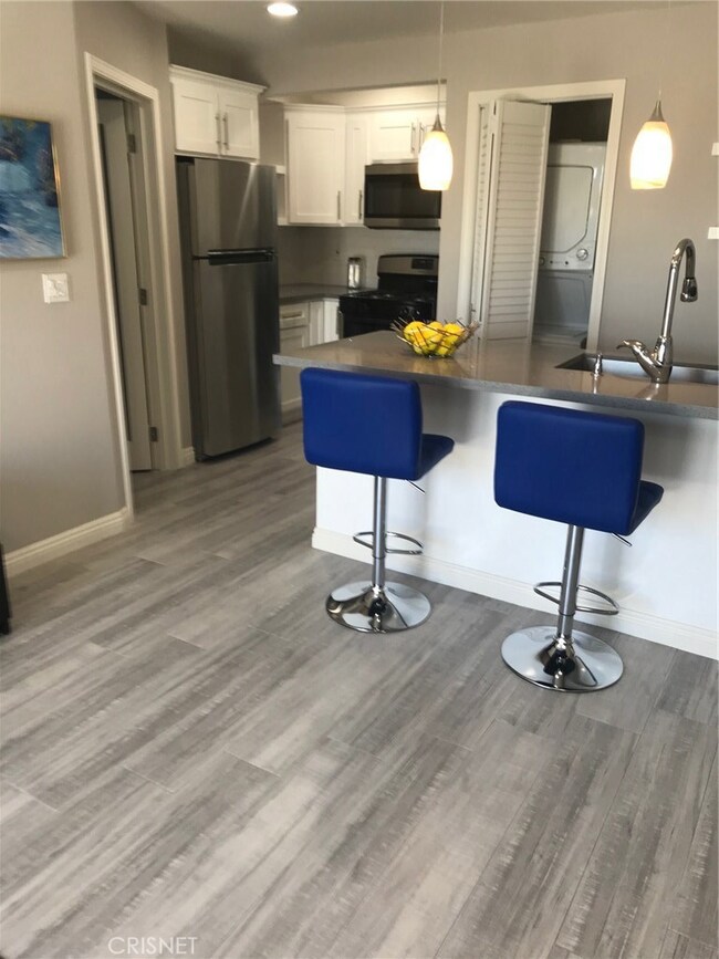 5131 Medina Rd, Woodland Hills, CA 91364 - photo 6