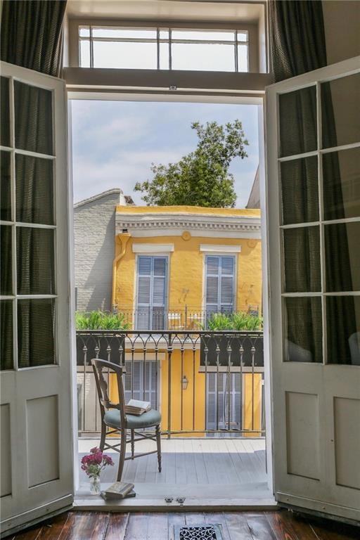 Extend the French Quarter into your living room