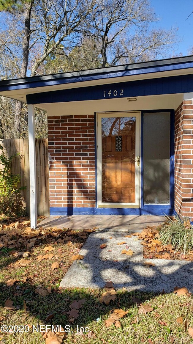 1402 Eola Ct, Jacksonville, FL 32205 - photo 3