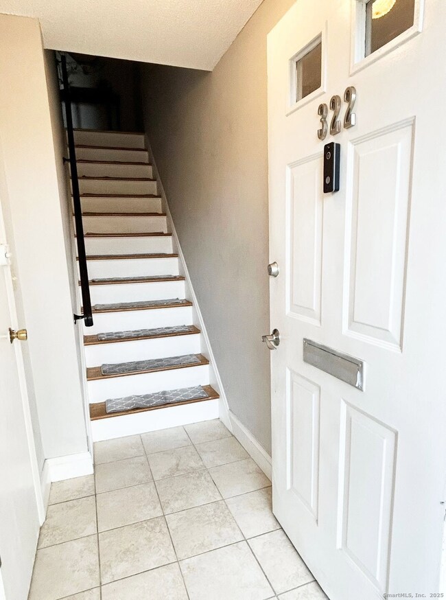 322 Knapps Hwy, Fairfield, CT 06825 - photo 5