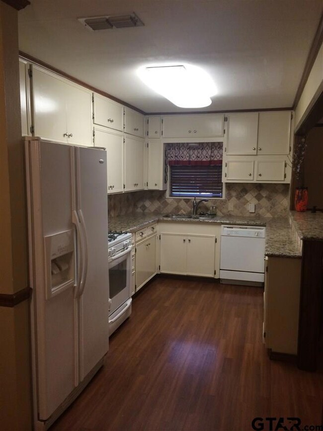 1600 1600 Woodland Hills, Tyler, TX 75701 - photo 6