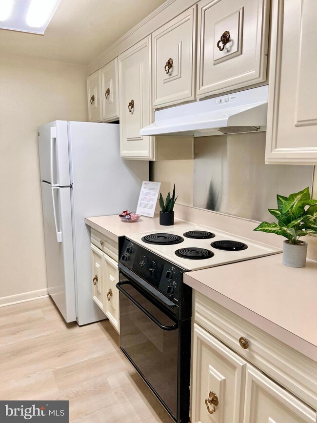 3630 Gleneagles Dr unit 81C, Silver Spring, MD 20906 - photo 4