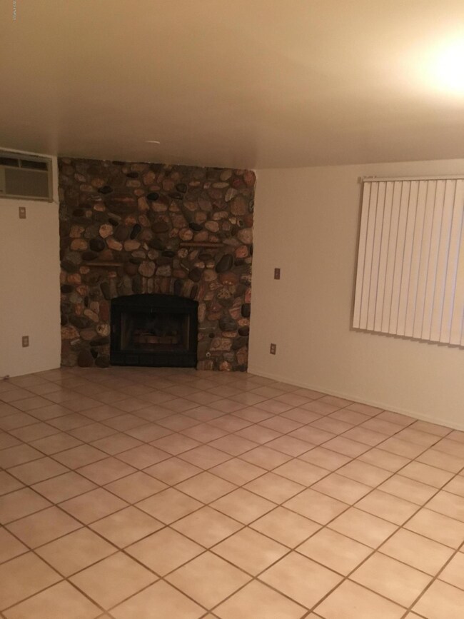 Fireplace:Family Room