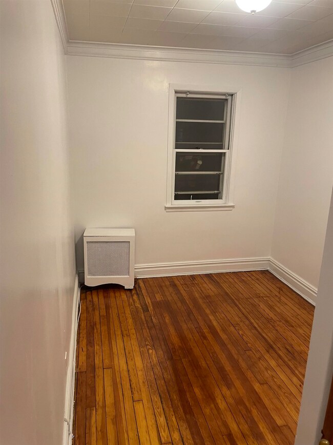 360 Van Nostrand Ave unit 2, Jersey City, NJ 07305 - photo 5