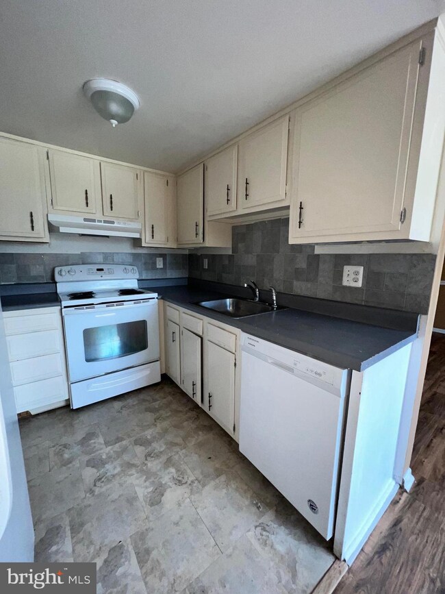 5017 Defford Place, Norristown, PA 19403 - photo 7