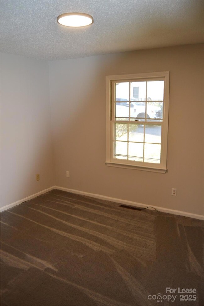 215 Kelly St, Statesville, NC 28677 - photo 6