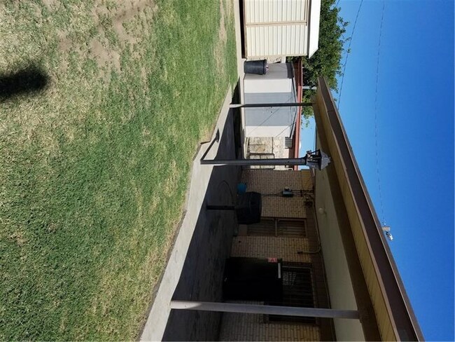 7830 Broadway Dr, El Paso, TX 79915 - photo 4