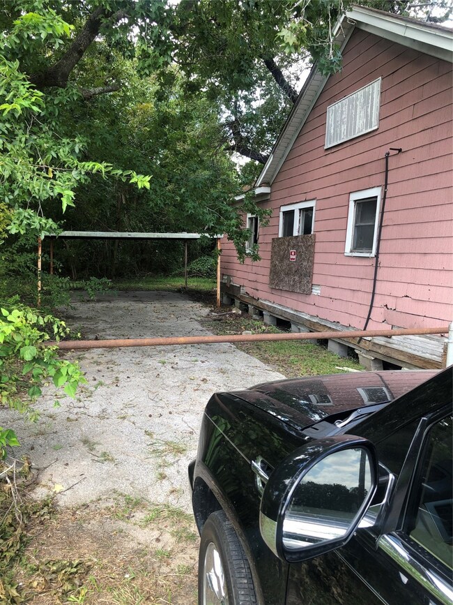 5109 Hirsch Rd, Houston, TX 77026 - photo 2