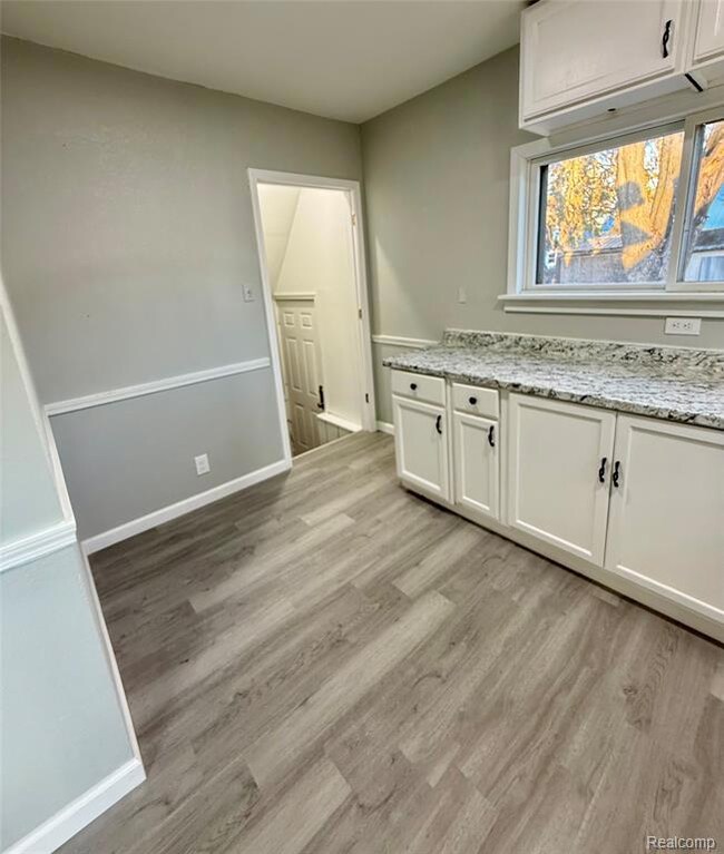 1217 Barney Ave, Flint, MI 48503 - photo 4