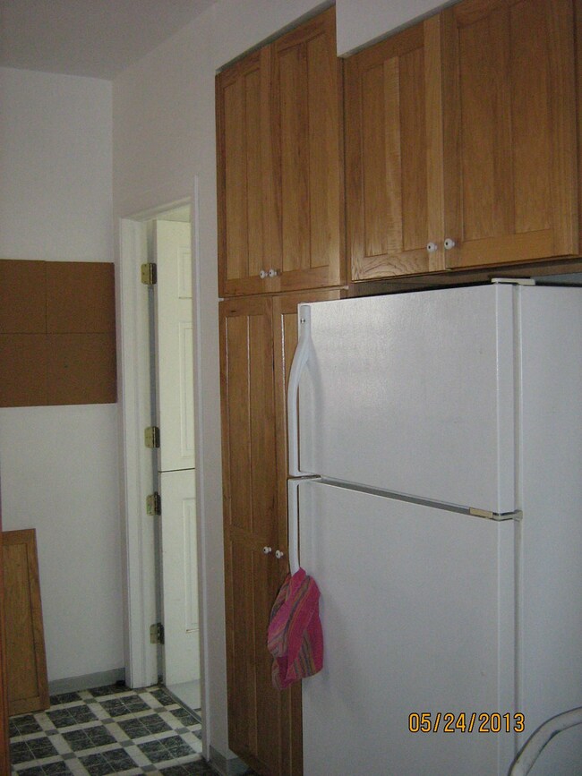 1787-1 kitchen - fridge